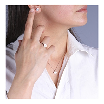 8 Ayar Beyaz Altın Baget Taşlı Kalp Küpe