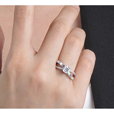 14 Ayar Beyaz Altın Baget Yüzük