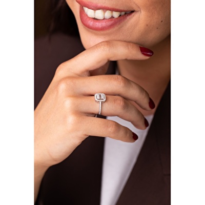 8 Ayar Beyaz Altın Baget Yüzük