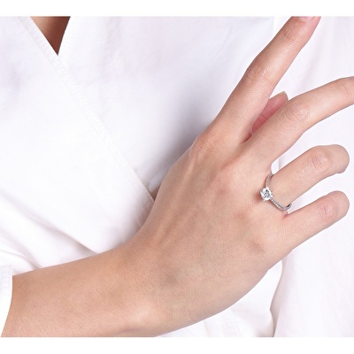 14 Ayar Beyaz Altın Tektaş Yüzük