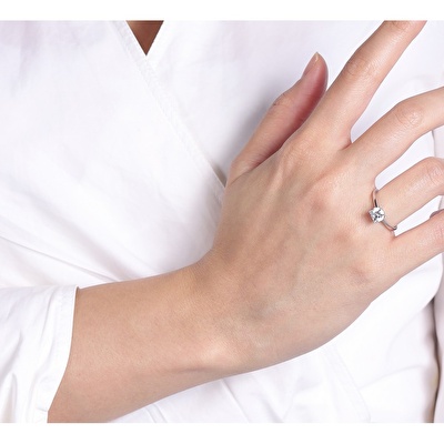 14 Ayar Beyaz Altın Tektaş Yüzük