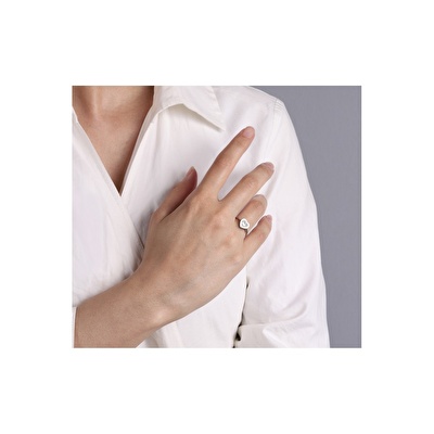 8 Ayar Beyaz Altın Baget Kalp Yüzük