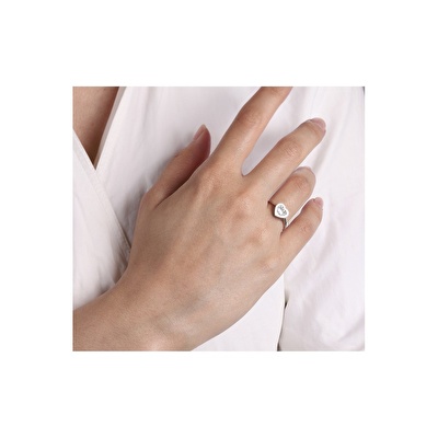 8 Ayar Beyaz Altın Baget Kalp Yüzük