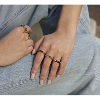 14 Ayar Sarı Altın Siyah Taşlı Yüzük