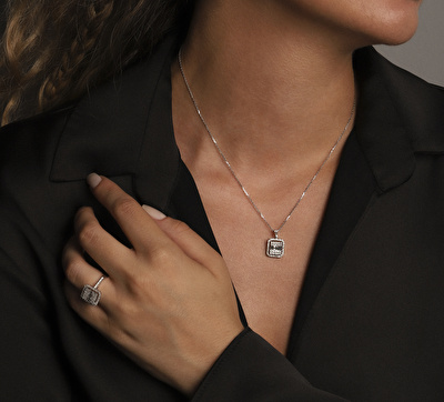 0,59 Karat Baget Pırlanta Kolye