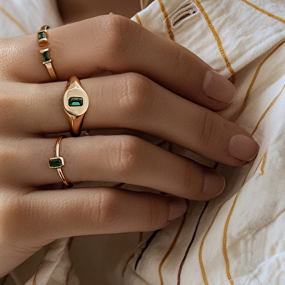 14 Ayar Sarı Altın Yeşil Taşlı Yüzük