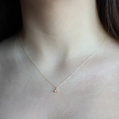 14 Ayar Sarı Altın Taşlı Üçgen Kolye