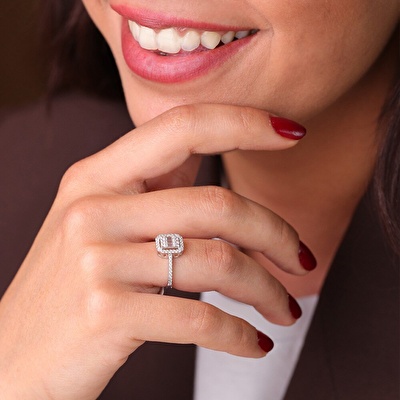 8 Ayar Beyaz Altın Baget Yüzük