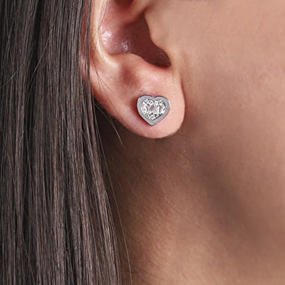 8 Ayar Beyaz Altın Baget Taşlı Kalp Küpe