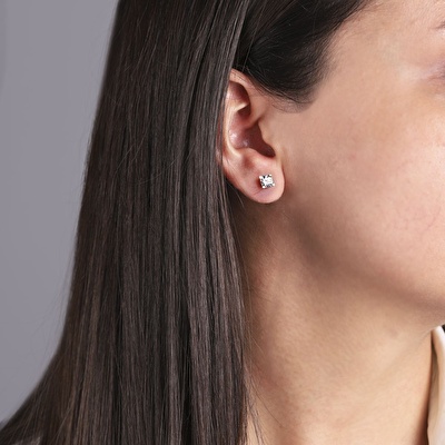 8 Ayar Beyaz Altın Tektaş Küpe